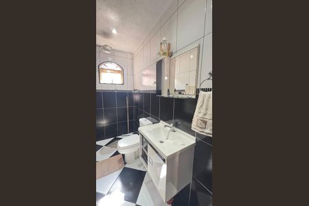 Casa à venda com 194m², 4 quartos e 2 vagas Casa à venda com 194m², 4 quartos e 2 vagasBanheiro da Suíte