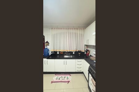 Casa à venda com 194m², 4 quartos e 2 vagas Casa à venda com 194m², 4 quartos e 2 vagasCozinha