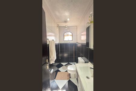 Casa à venda com 194m², 4 quartos e 2 vagas Casa à venda com 194m², 4 quartos e 2 vagasBanheiro da Suíte