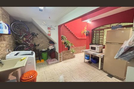 Casa à venda com 194m², 4 quartos e 2 vagas Casa à venda com 194m², 4 quartos e 2 vagasÁrea de Serviço - Quintal