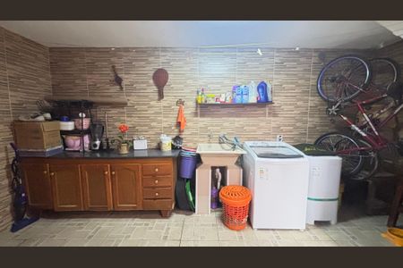 Casa à venda com 194m², 4 quartos e 2 vagas Casa à venda com 194m², 4 quartos e 2 vagasÁrea de Serviço - Quintal