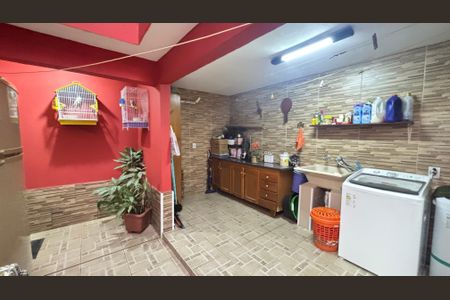 Casa à venda com 194m², 4 quartos e 2 vagas Casa à venda com 194m², 4 quartos e 2 vagasÁrea de Serviço - Quintal