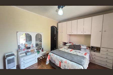 Casa à venda com 194m², 4 quartos e 2 vagas Casa à venda com 194m², 4 quartos e 2 vagasSuite