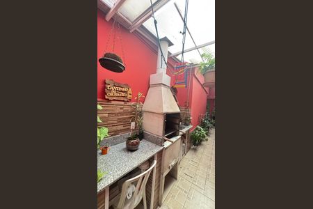 Casa à venda com 194m², 4 quartos e 2 vagas Casa à venda com 194m², 4 quartos e 2 vagasÁrea de Serviço - Quintal
