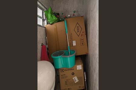 Casa à venda com 151m², 3 quartos e 2 vagas Casa à venda com 151m², 3 quartos e 2 vagasBanheiro de Serviço