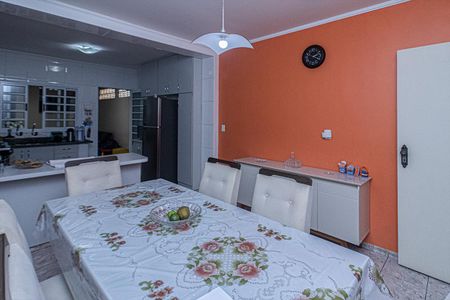 Casa à venda com 151m², 3 quartos e 2 vagas Casa à venda com 151m², 3 quartos e 2 vagasSala de jantar