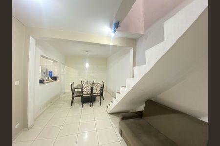 Casa à venda com 130m², 3 quartos e 3 vagas Casa à venda com 130m², 3 quartos e 3 vagasSala