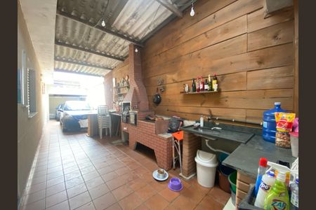 Casa à venda com 130m², 3 quartos e 3 vagas Casa à venda com 130m², 3 quartos e 3 vagasChurrasqueira