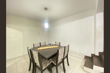Casa à venda com 130m², 3 quartos e 3 vagas Casa à venda com 130m², 3 quartos e 3 vagasSala