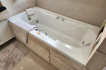 Apartamento à venda com 243m², 3 quartos e 3 vagasBanheiro da Suíte 3