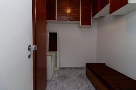Apartamento para alugar com 214m², 3 quartos e 4 vagas Apartamento para alugar com 214m², 3 quartos e 4 vagasQuarto de Serviço