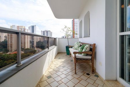 Apartamento para alugar com 214m², 3 quartos e 4 vagas Apartamento para alugar com 214m², 3 quartos e 4 vagasSala - Varanda