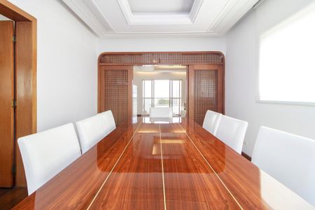 Apartamento para alugar com 214m², 3 quartos e 4 vagas Apartamento para alugar com 214m², 3 quartos e 4 vagasSala de Jantar