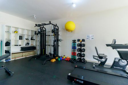 Apartamento para alugar com 214m², 3 quartos e 4 vagas Apartamento para alugar com 214m², 3 quartos e 4 vagasÁrea comum - Academia