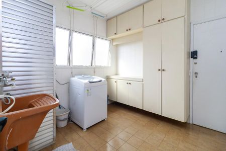 Apartamento para alugar com 214m², 3 quartos e 4 vagas Apartamento para alugar com 214m², 3 quartos e 4 vagasÁrea de Serviço