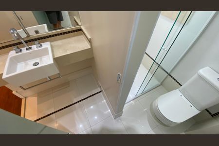 Apartamento à venda com 134m², 3 quartos e 3 vagas Apartamento à venda com 134m², 3 quartos e 3 vagasBanheiro da Suíte 1