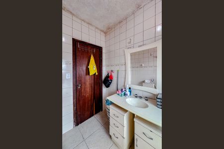 Casa à venda com 210m², 3 quartos e 2 vagasBanheiro