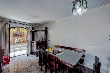 Casa à venda com 210m², 3 quartos e 2 vagasSala