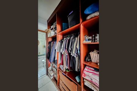 Casa à venda com 210m², 3 quartos e 2 vagasQuarto 1 - Suíte