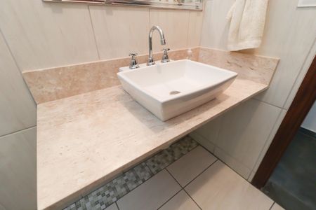Casa à venda com 250m², 3 quartos e 4 vagas Casa à venda com 250m², 3 quartos e 4 vagasBanheiro