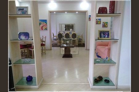 Apartamento à venda com 218m², 3 quartos e sem vaga