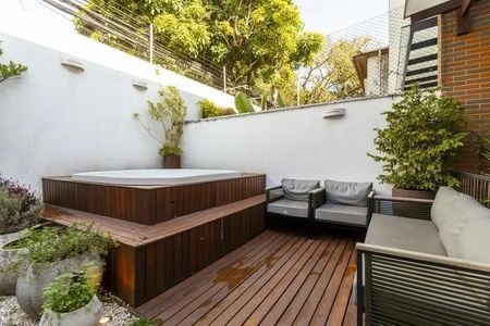 Casa de condomínio à venda com 324m², 4 quartos e 5 vagas