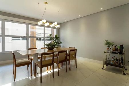 Casa de condomínio à venda com 324m², 4 quartos e 5 vagas