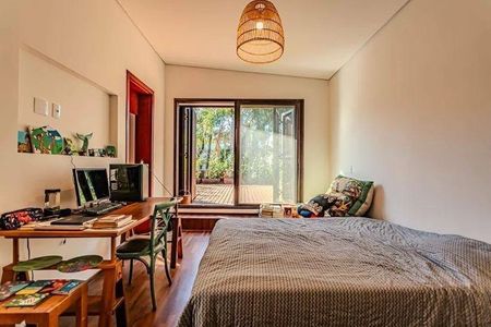 Casa à venda com 357m², 4 quartos e 6 vagas