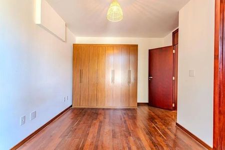 Casa à venda com 357m², 4 quartos e 6 vagas