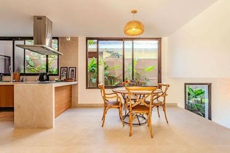 Casa à venda com 357m², 4 quartos e 6 vagas