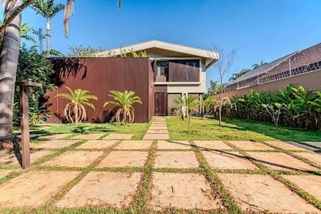 Casa à venda com 357m², 4 quartos e 6 vagas