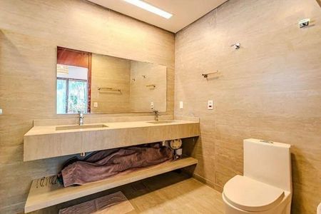 Casa à venda com 357m², 4 quartos e 6 vagas