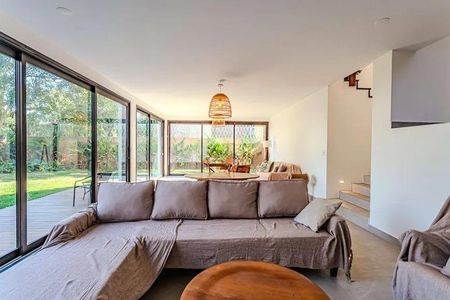 Casa à venda com 357m², 4 quartos e 6 vagas