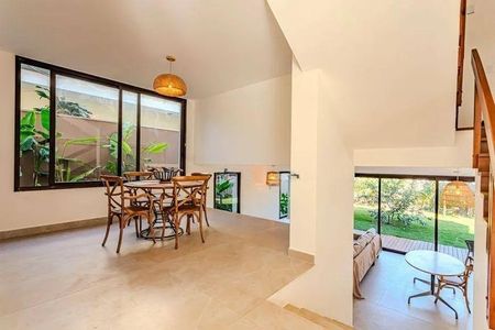 Casa à venda com 357m², 4 quartos e 6 vagas