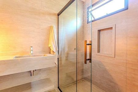 Casa à venda com 357m², 4 quartos e 6 vagas