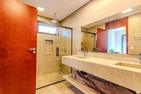 Casa à venda com 357m², 4 quartos e 6 vagas