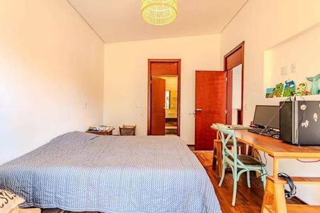 Casa à venda com 357m², 4 quartos e 6 vagas