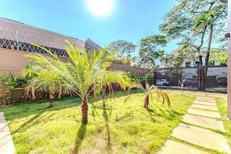 Casa à venda com 357m², 4 quartos e 6 vagas