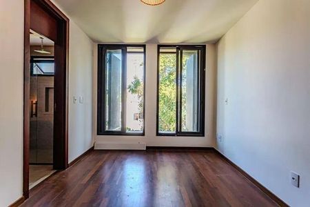 Casa à venda com 357m², 4 quartos e 6 vagas