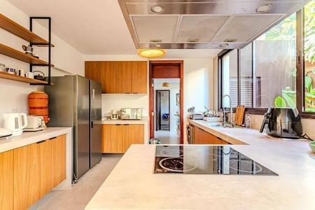 Casa à venda com 357m², 4 quartos e 6 vagas