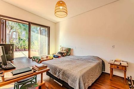 Casa à venda com 357m², 4 quartos e 6 vagas