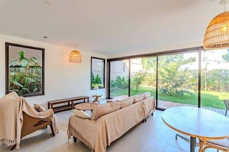 Casa à venda com 357m², 4 quartos e 6 vagas