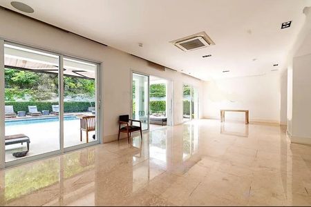 Casa à venda com 531m², 6 quartos e 2 vagas