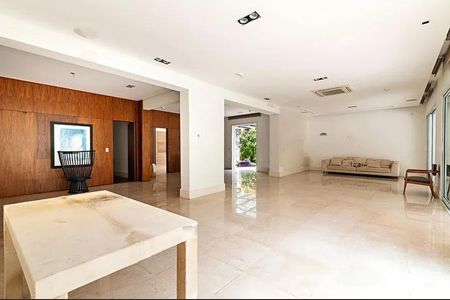 Casa à venda com 531m², 6 quartos e 2 vagas