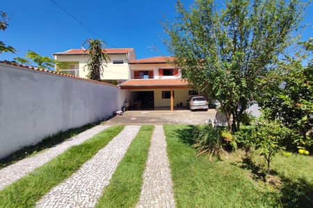 Casa à venda com 170m², 3 quartos e 4 vagasQuintal - Garagem