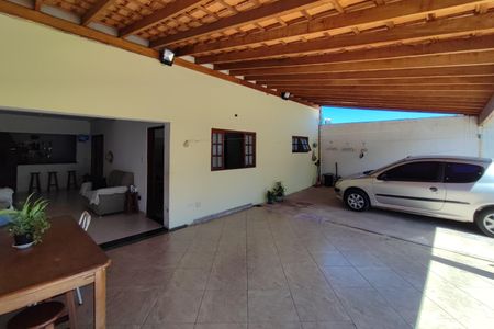 Casa à venda com 170m², 3 quartos e 4 vagasQuintal - Garagem