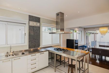 Casa de condomínio à venda com 348m², 3 quartos e 4 vagas