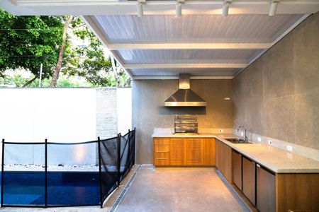 Casa de condomínio à venda com 348m², 3 quartos e 4 vagas