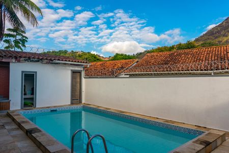 Casa à venda com 450m², 3 quartos e 7 vagasÁrea comum - Piscina