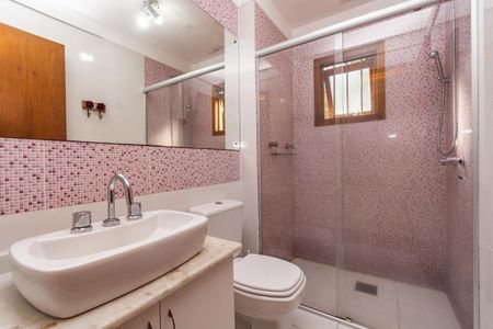 Casa à venda com 250m², 4 quartos e 4 vagas Casa à venda com 250m², 4 quartos e 4 vagasBanheiro 1